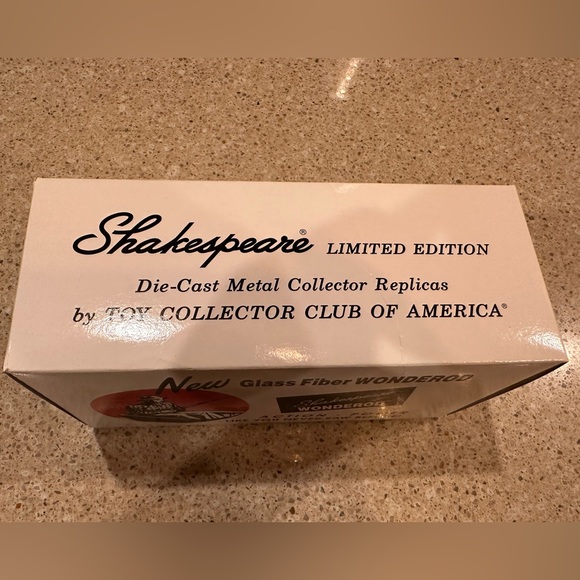 1957 IH DRY GOODS VAN ~SHAKESPEARE WONDEROD By FIRST GEAR INC. #10-1635 W Box - Picture 13 of 16